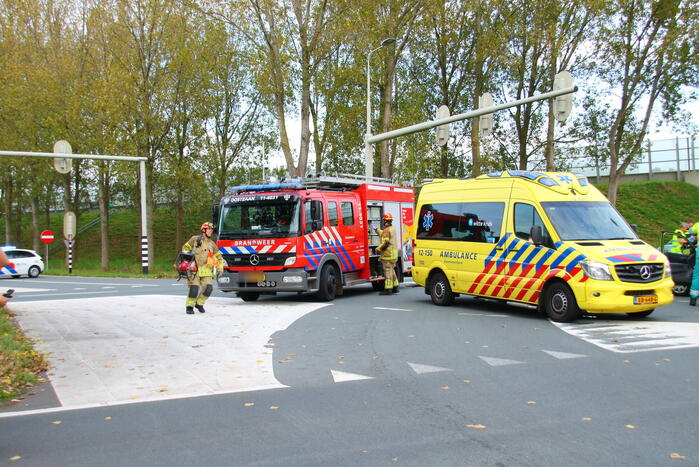 Persoon bekneld na ongeval op kruising