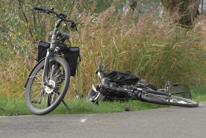 Fietser zwaargewond bij aanrijding