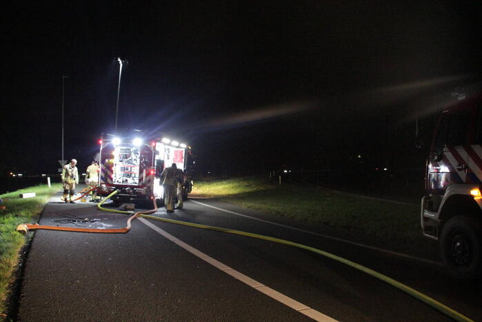 Personenauto uitgebrand op afrit van snelweg