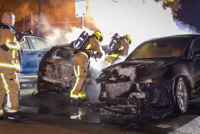 Geparkeerde auto verwoest door brand