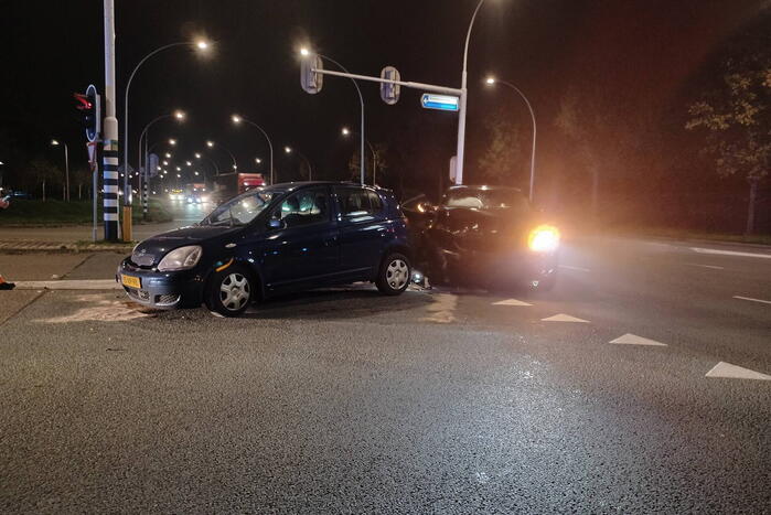 Schade na aanrijding tussen drie voertuigen