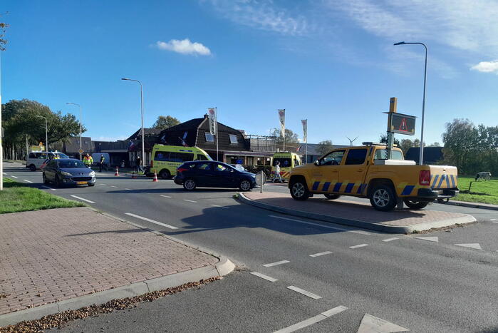 Twee gewonden bij botsing op kruispunt
