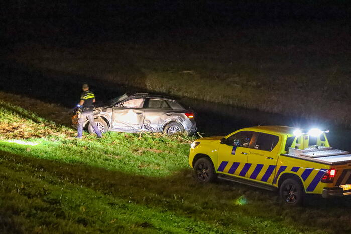 Automobiliste slaat meerdere keren over de kop