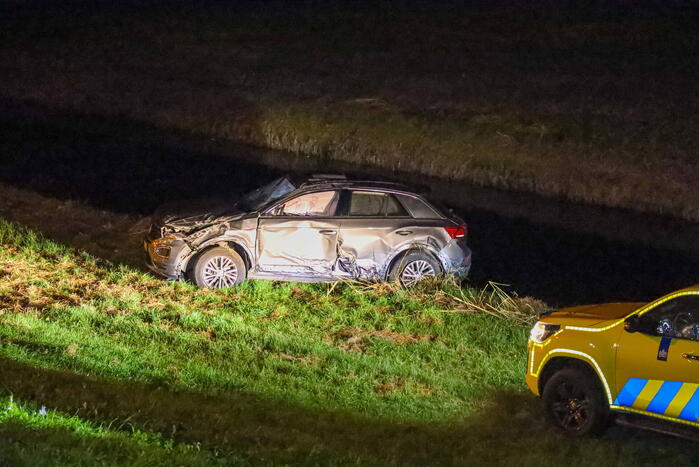 Automobiliste slaat meerdere keren over de kop