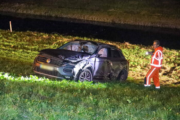 Automobiliste slaat meerdere keren over de kop
