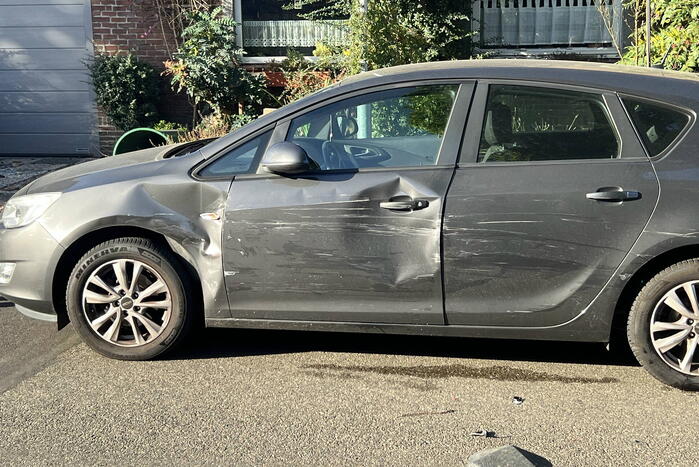 Veel schade bij ongeval tussen twee personenauto's