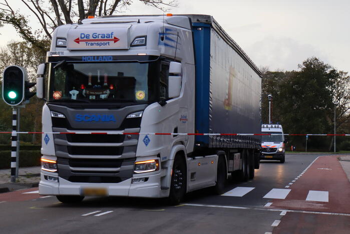 Man van 84 overleden bij aanrijding met vrachtwagen