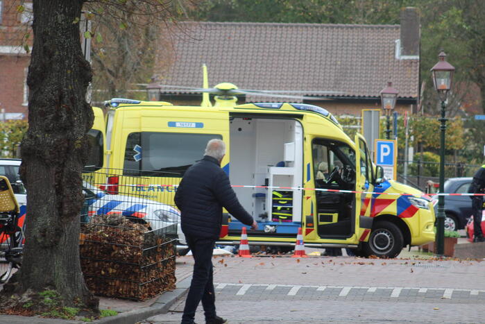 Traumahelikopter landt op brug