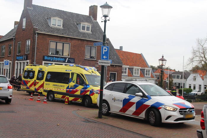 Traumahelikopter landt op brug