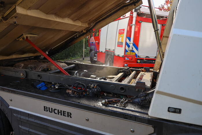 Veegwagen begint spontaan te roken