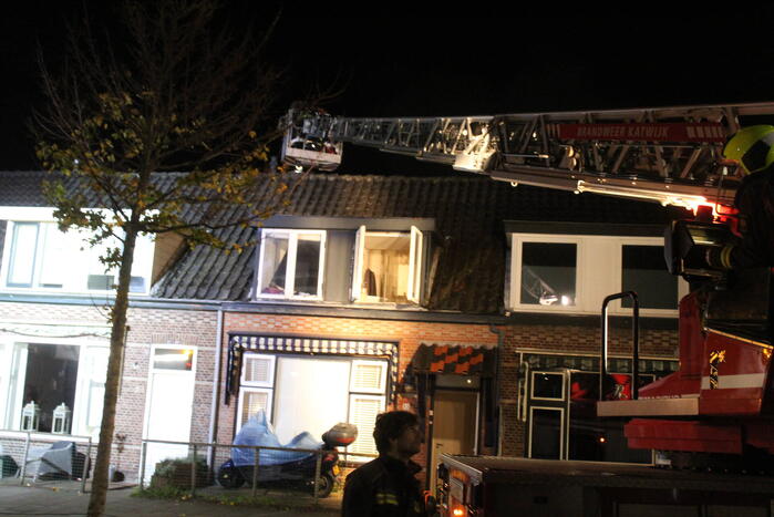 Brand in schoorsteen van woning