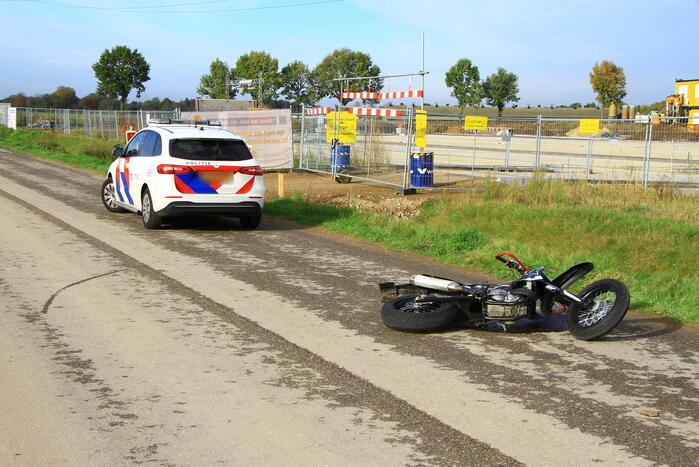 Bestuurder crossmotor gewond na val