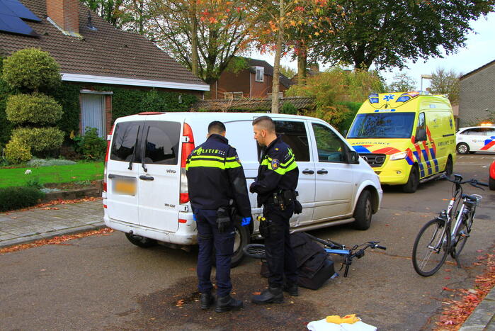 Fietser aangereden door pakketbezorger