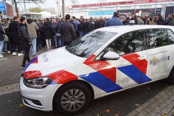 Veel supporters bij voetbalderby