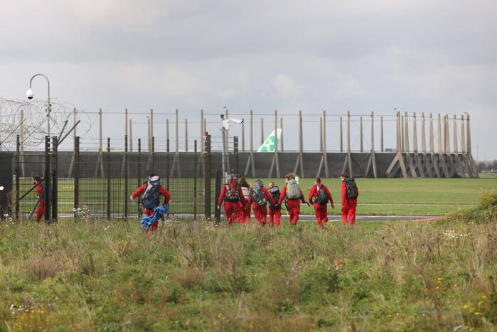 Ruim honderd klimaatactivisten gearresteerd