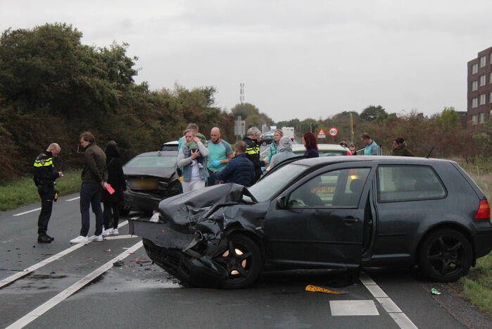 Aanrijding tussen vier voertuigen