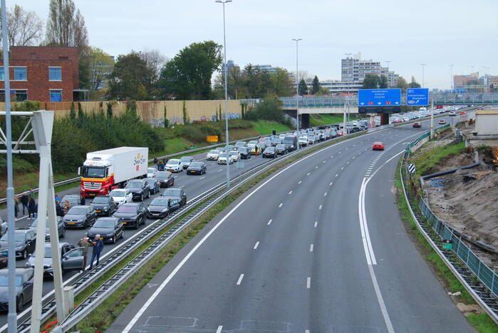 Flinke file na storing Schipholbrug