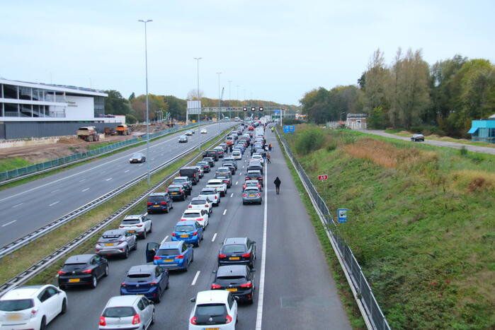 Flinke file na storing Schipholbrug