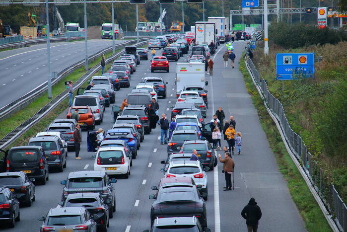 Flinke file na storing Schipholbrug