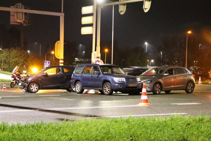 Ongeval nadat automobilist door rood rijdt