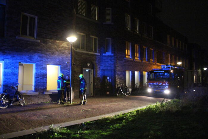 Diverse woningen ontruimd na autobrand