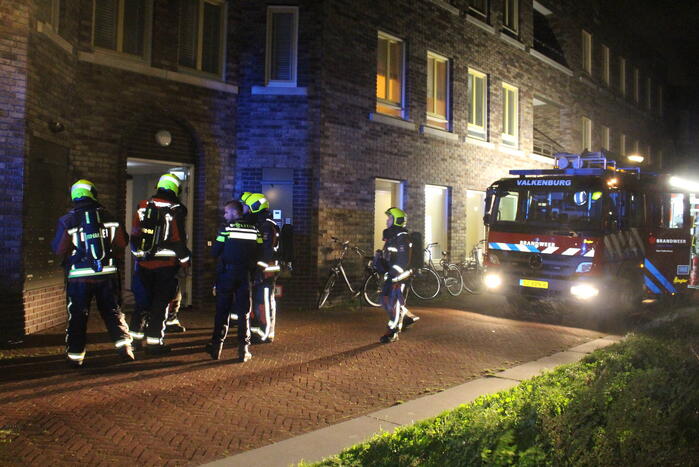 Diverse woningen ontruimd na autobrand