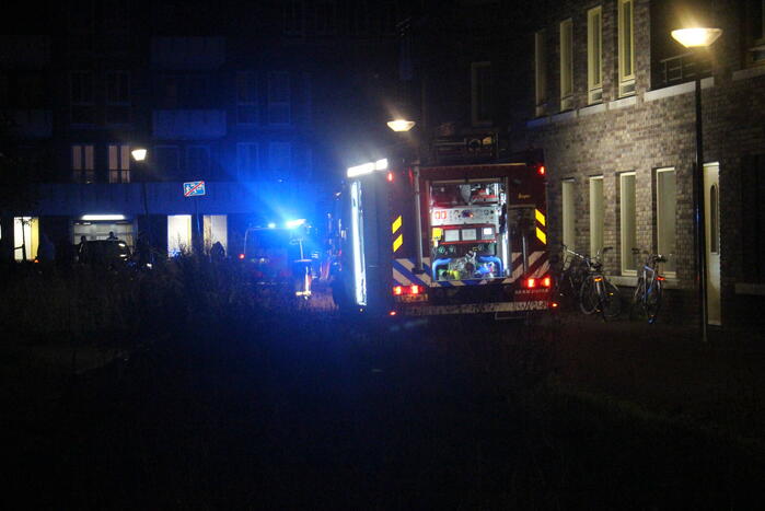 Diverse woningen ontruimd na autobrand