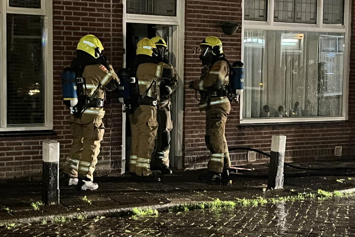 Hevige brand in schoorsteen van woning