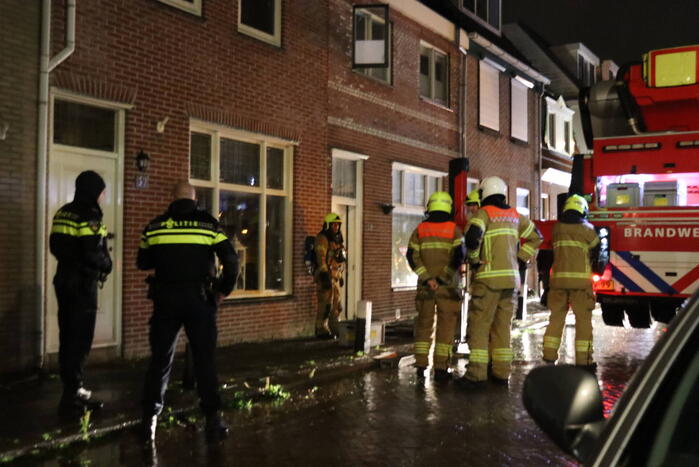 Hevige brand in schoorsteen van woning