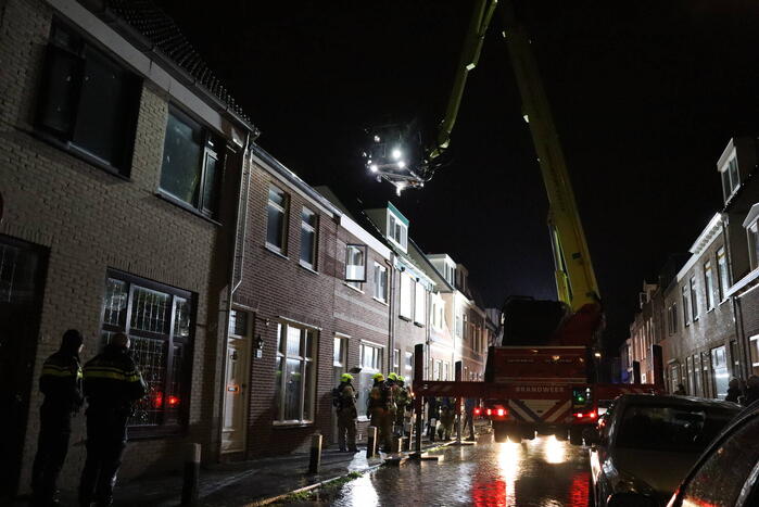 Hevige brand in schoorsteen van woning