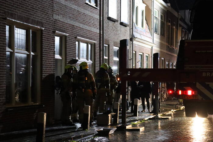 Hevige brand in schoorsteen van woning