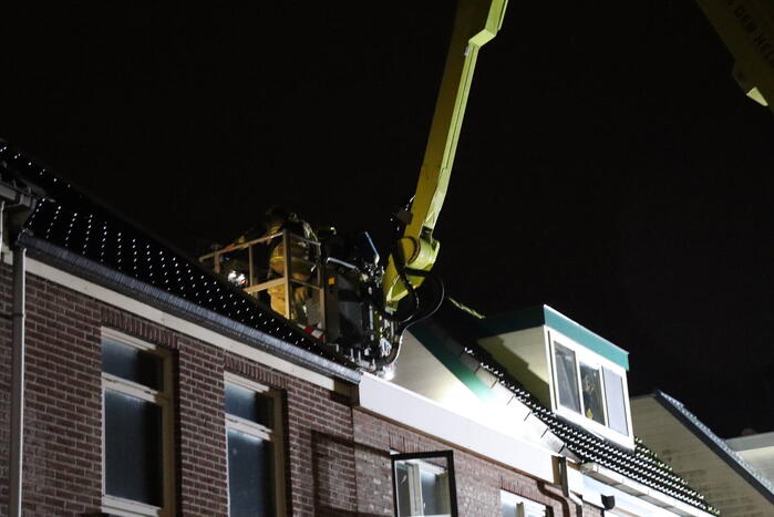 Hevige brand in schoorsteen van woning