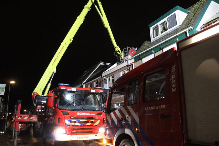 Hevige brand in schoorsteen van woning