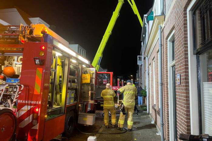Hevige brand in schoorsteen van woning