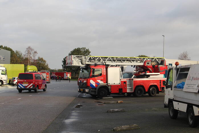 Veel brandweer ingezet voor brand in prullenbak