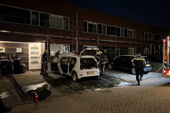 Personenwagen loopt flinke schade op door brand