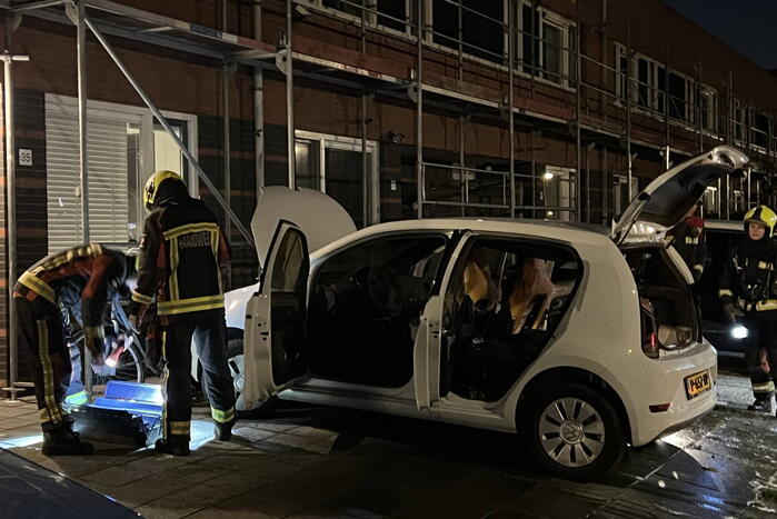 Personenwagen loopt flinke schade op door brand