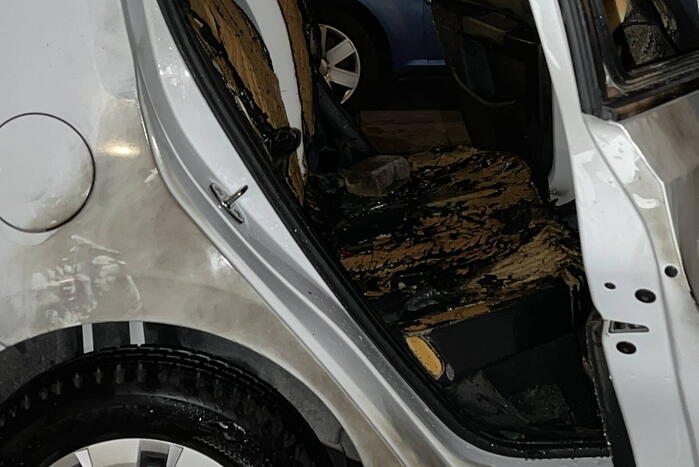 Personenwagen loopt flinke schade op door brand