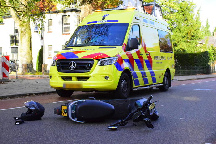 Brommerrijder en e-bike botsen op elkaar