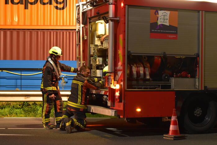 Brandweer groots ingezet voor zinkend containerschip