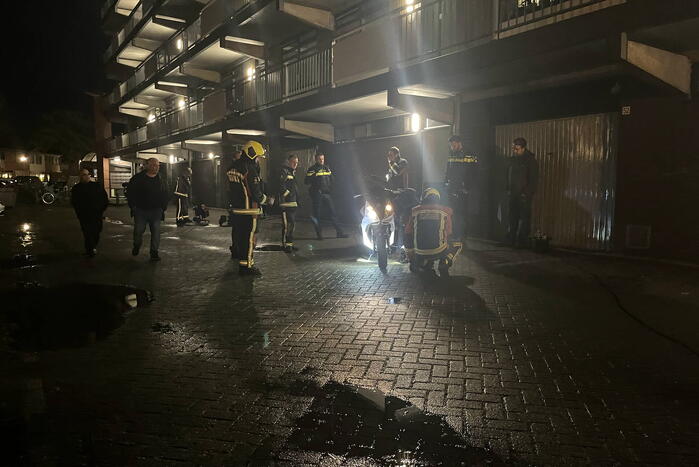 Brandweer onderzoekt benzinelucht