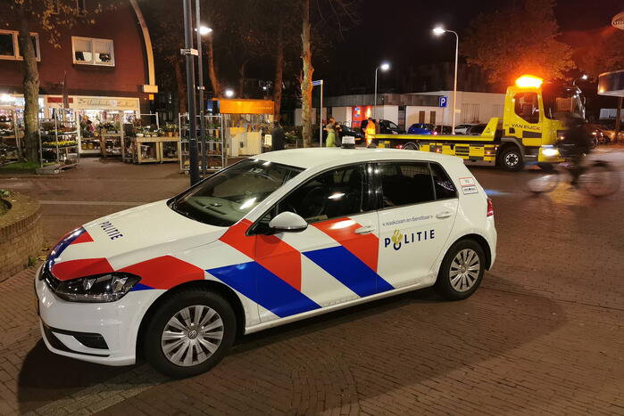 Automobilist veroorzaakt botsing bij inparkeren