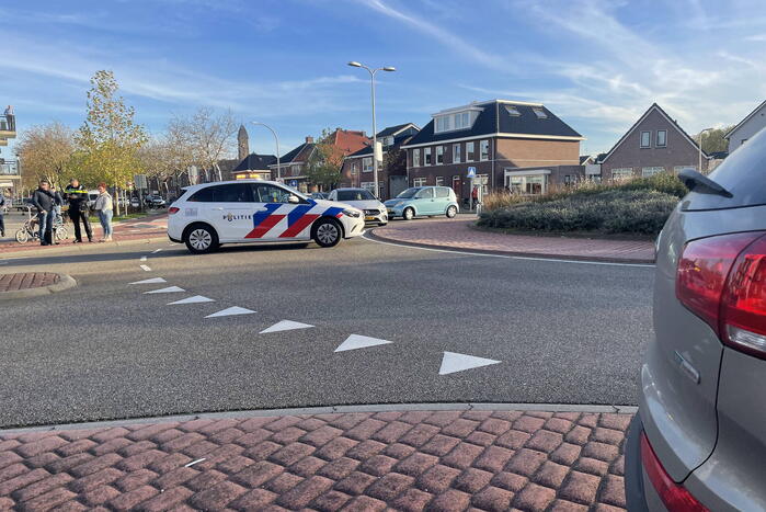 Fietser geschept door personenauto