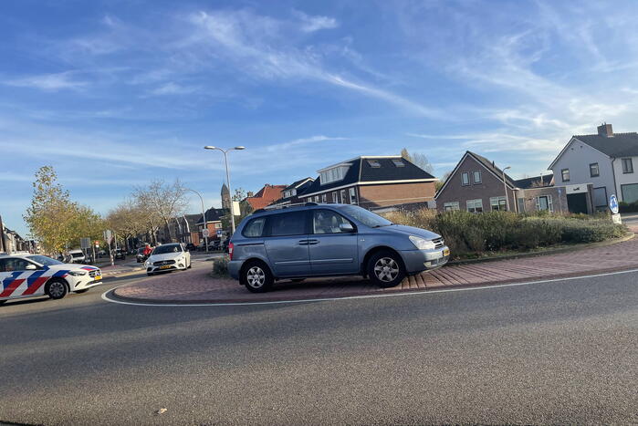 Fietser geschept door personenauto