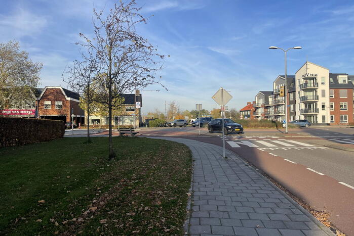 Fietser geschept door personenauto