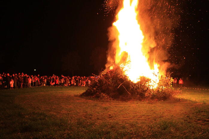 Veel toeschouwers bij Sint Maarten vuur