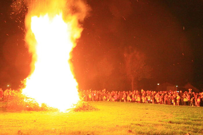 Veel toeschouwers bij Sint Maarten vuur