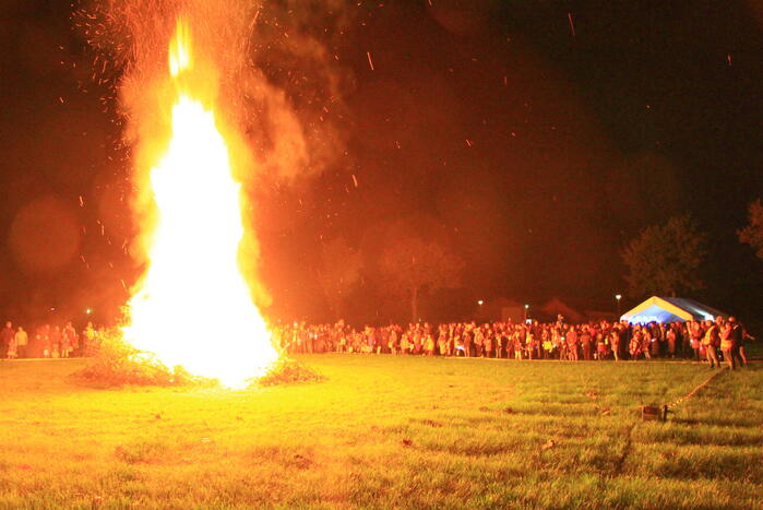 Veel toeschouwers bij Sint Maarten vuur