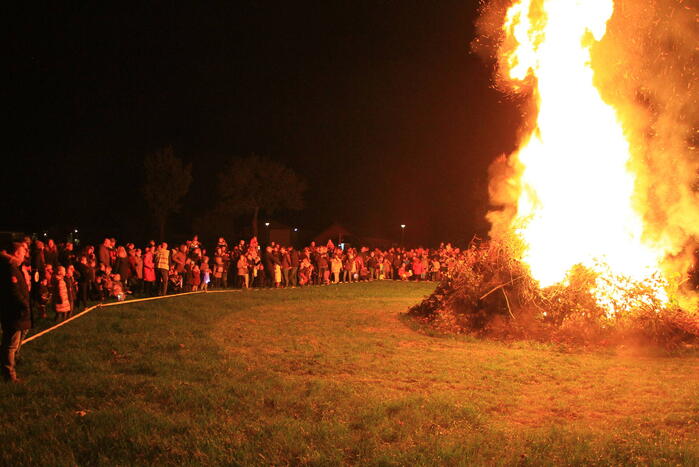 Veel toeschouwers bij Sint Maarten vuur