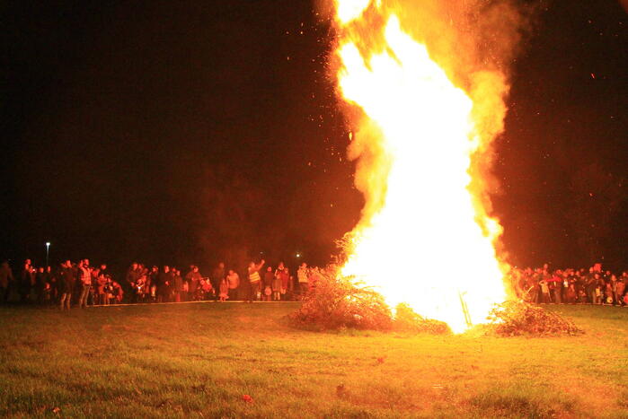 Veel toeschouwers bij Sint Maarten vuur